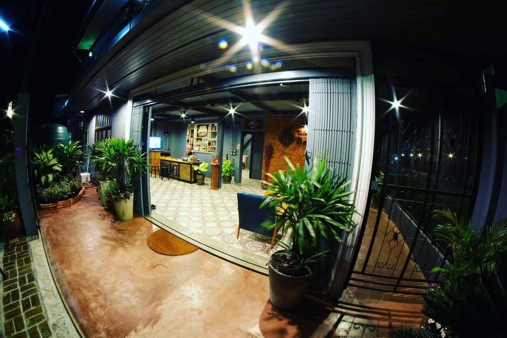 بيت شباب تالاردكاو بالكوني كرابي هاوس Krabi town المظهر الخارجي الصورة