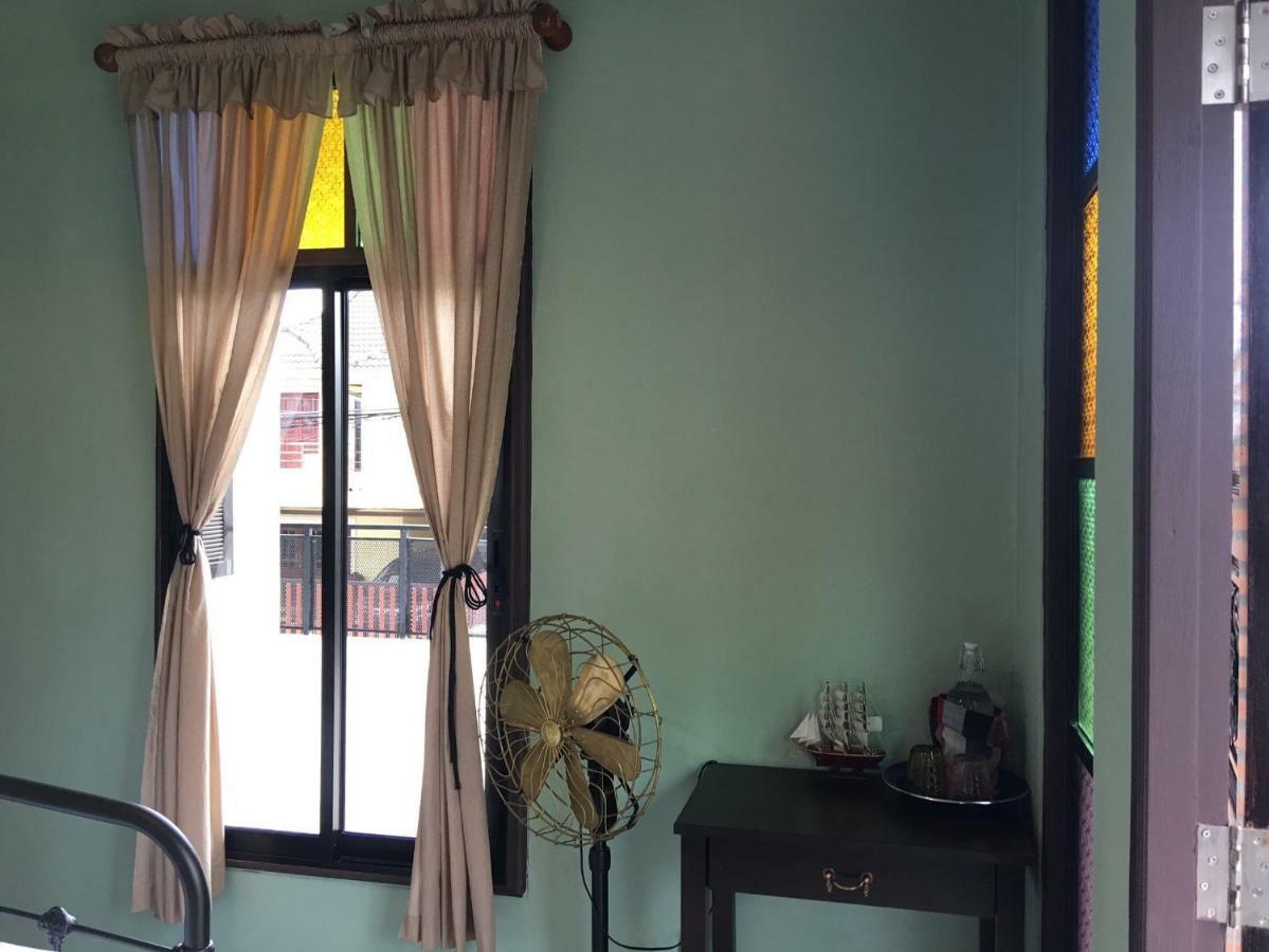 بيت شباب تالاردكاو بالكوني كرابي هاوس Krabi town المظهر الخارجي الصورة